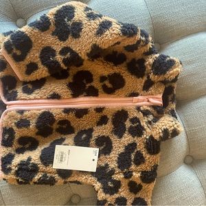 New With Tags Jumping Bean Leopard Print Sherpa 12Months